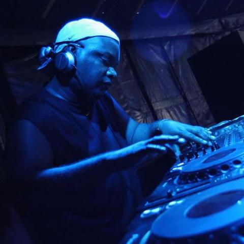 Ski Oakenfull Interview for Vibe 101 FM Deli-G Ski Oakenfull Interview for Vibe 101 FM Deli-G